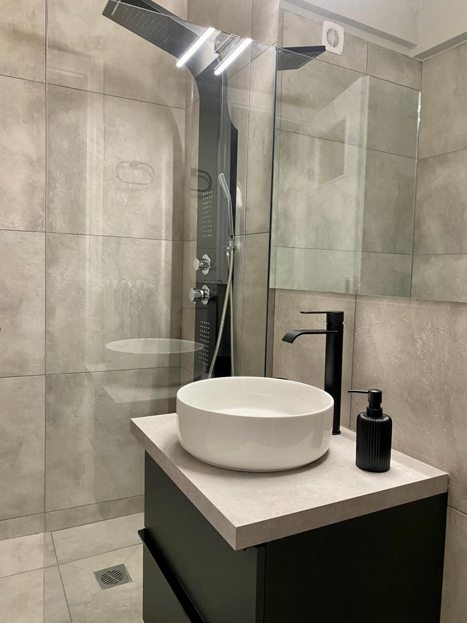 Cozy Apartment In Kolonaki Athens - Sleeps 5 Bagian luar foto