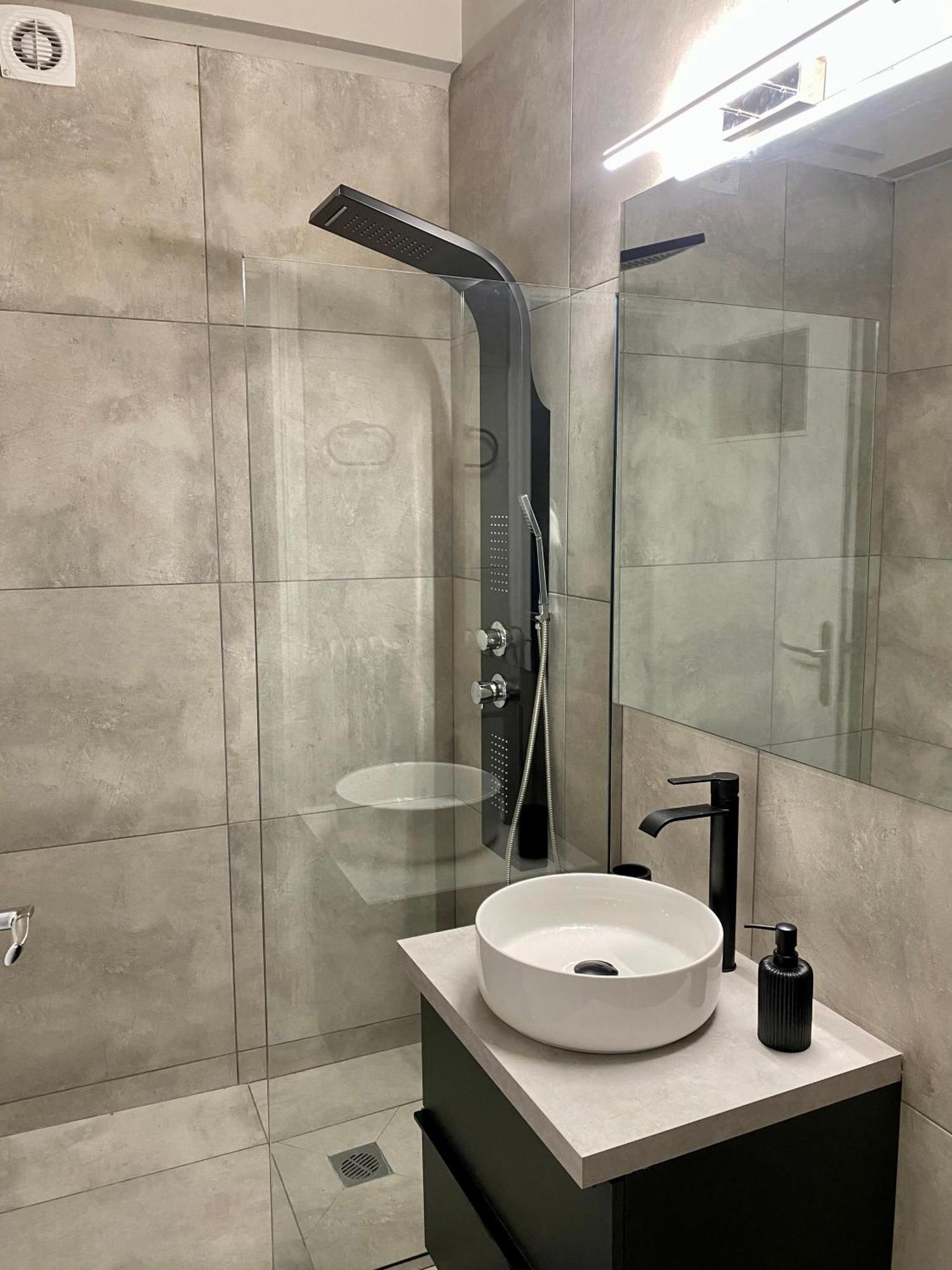 Cozy Apartment In Kolonaki Athens - Sleeps 5 Bagian luar foto