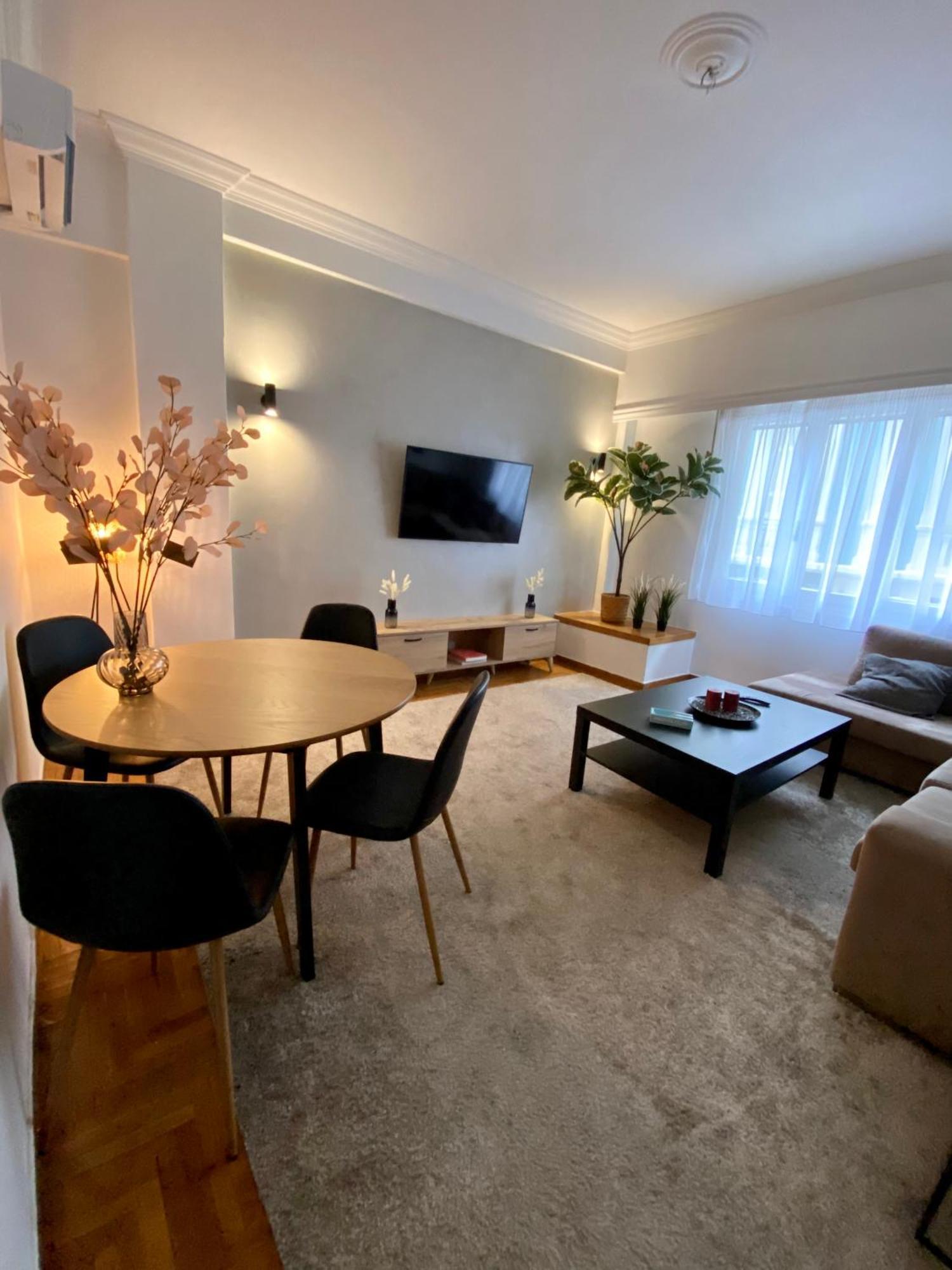 Cozy Apartment In Kolonaki Athens - Sleeps 5 Bagian luar foto